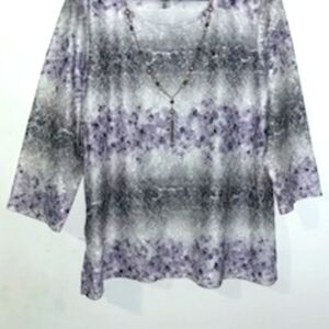 Alfred dunner short sleeve shirt w a necklace (removal)